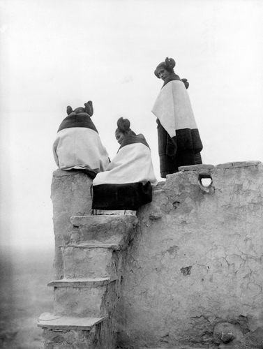 picture showing hopi women