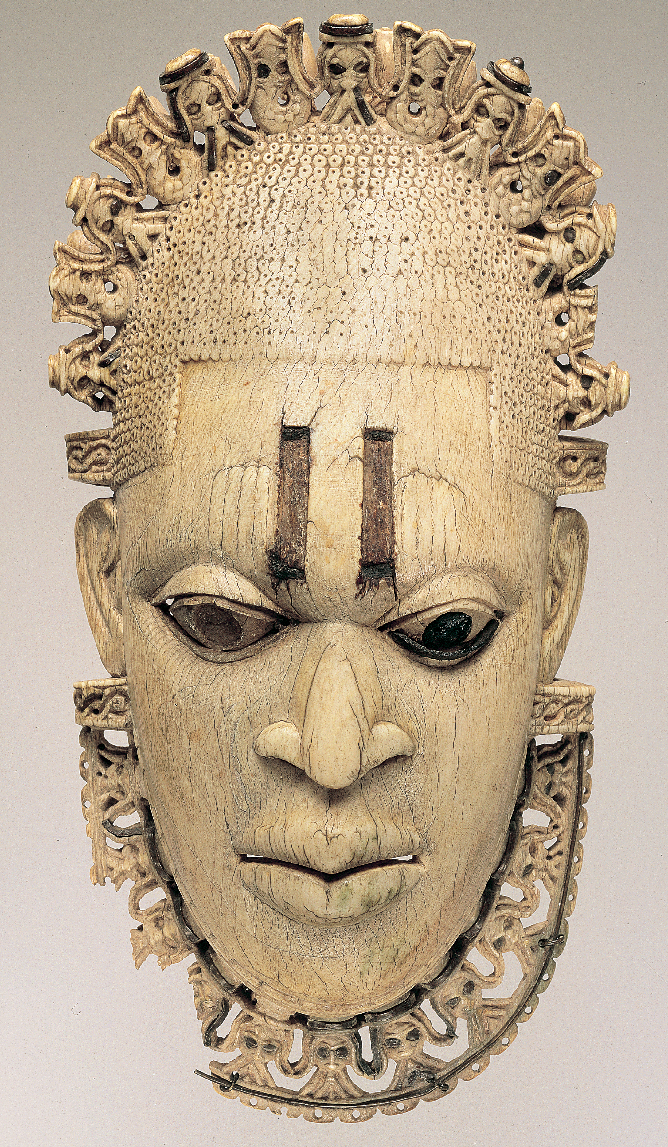 Waist pendant of a Queen Mother Idia